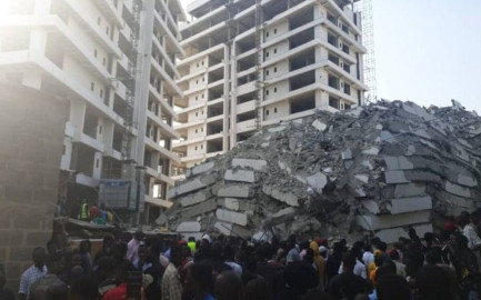 Se derrumba edificio en construcción en Nigeria; deja tres muertos