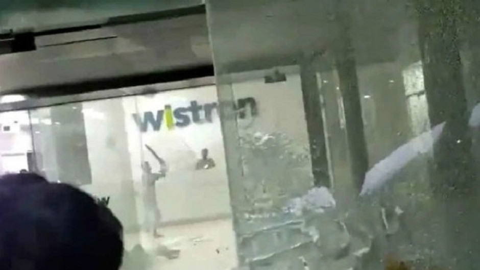 Arrestan a trabajadores de Apple en India por saqueos