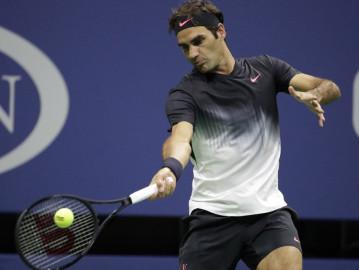 Federer sufre, pero avanza a la segunda ronda del US Open