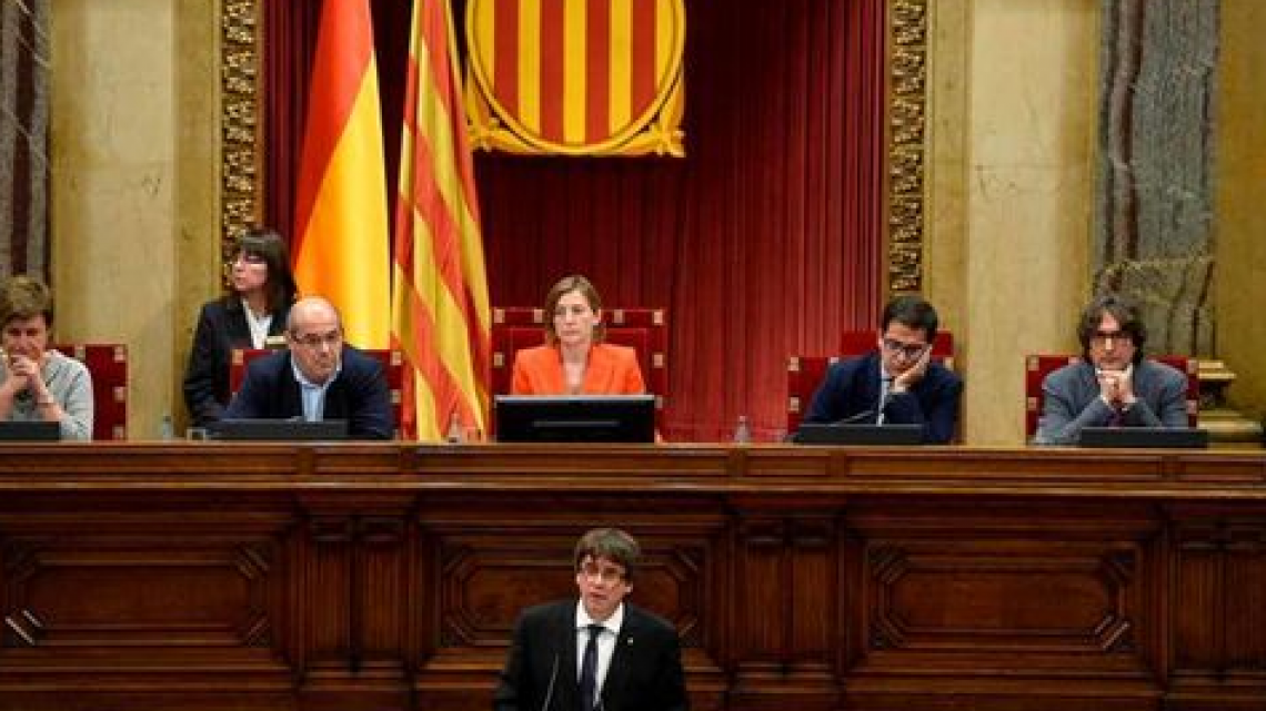 Cataluña pospone independencia, propone diálogo a España