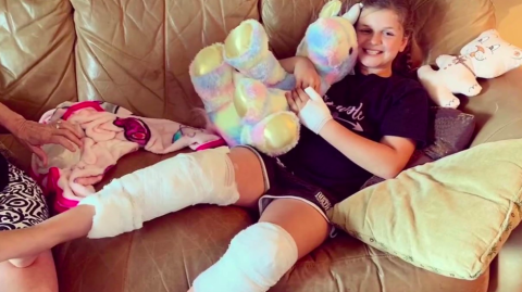 Niña es atacada por tiburón en Florida y logra sobrevivir