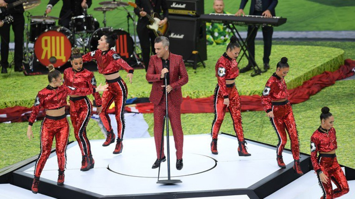 El gran dueto de Robbie Williams y Aida Garifullina en la apertura del Mundial