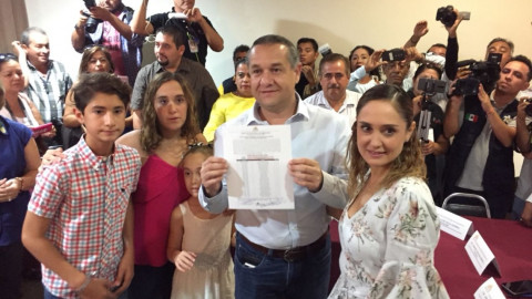 Recibe Adrián Oseguera Kernión constancia como alcalde electo de Madero