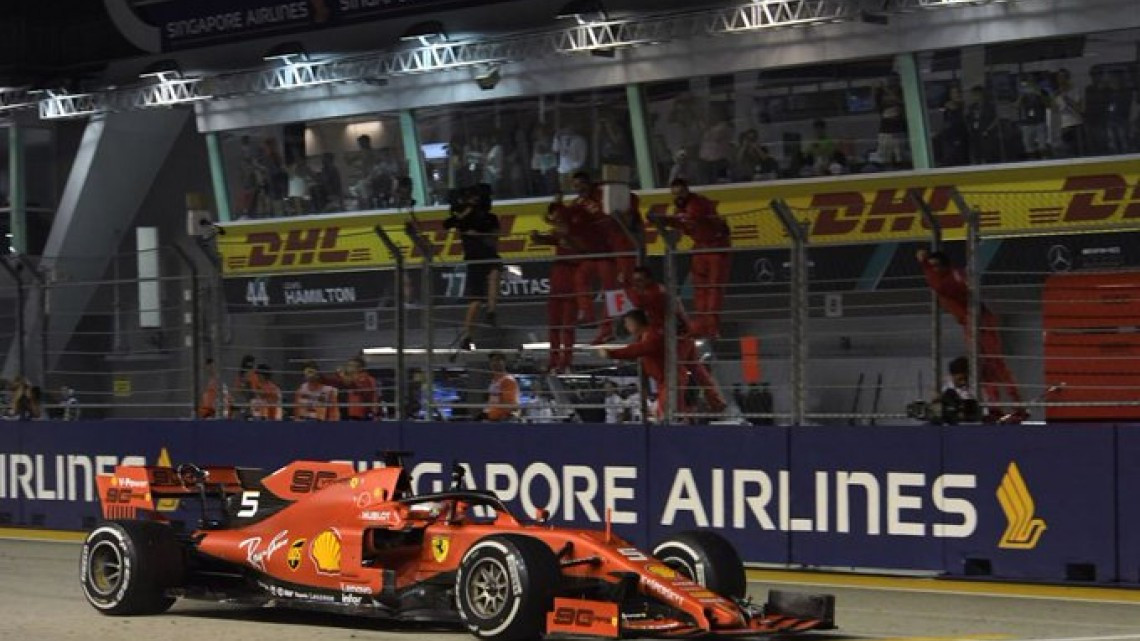 Sebastian Vettel se lleva el GP de Singapur, Checo Pérez termina en la décimo novena posición 