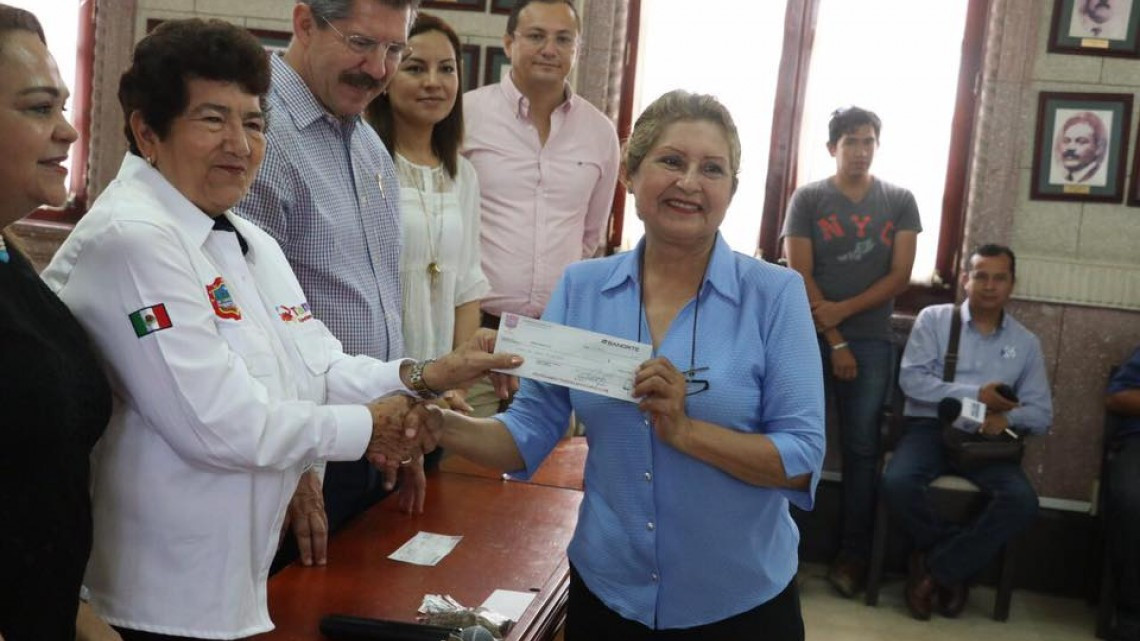 Entrega Ayuntamiento premios a ganadores del “Gran Sorteo del Pago Predial 2017”