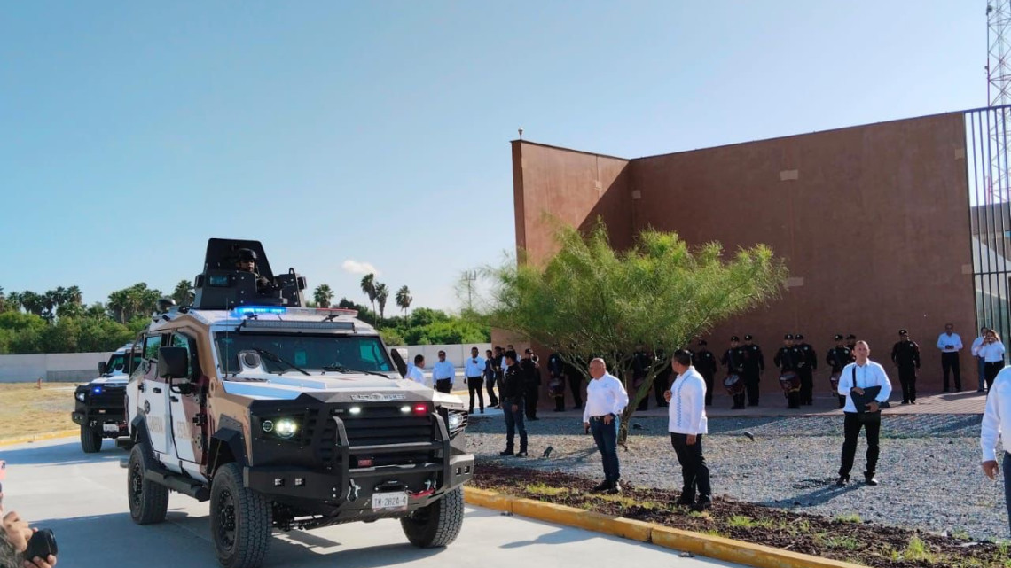 Entrega gobernador patrullas para reforzar seguridad en Reynosa