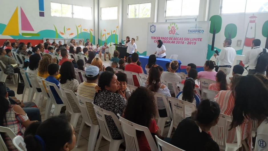 Entrega DIF Tampico Becas a Alumnos con Discapacidad