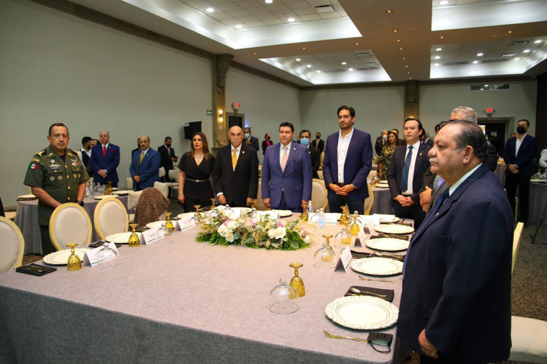 Asiste Presidente Municipal Carlos Peña Ortiz, a la toma de protesta de la asociación de agentes aduanales 