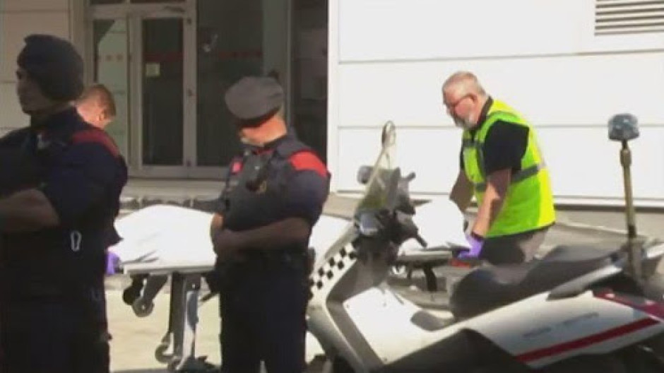 Abaten a argelino que amenazó con cuchillo en comisaría catalana