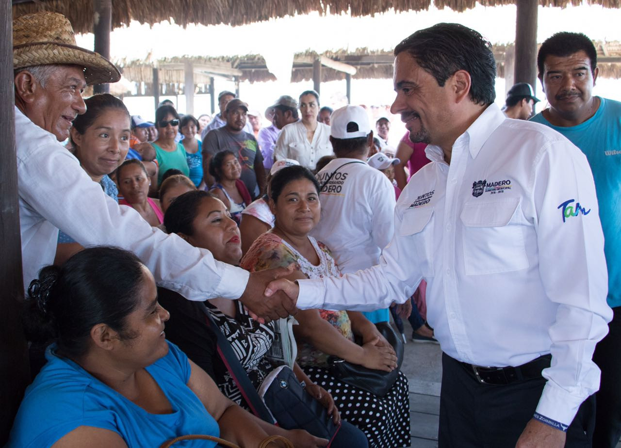 Anuncia apoyos para auténticos vendedores de Playa Miramar