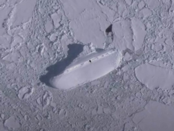 Extraña figura se ve en la Antártida ¿se trata de un barco?