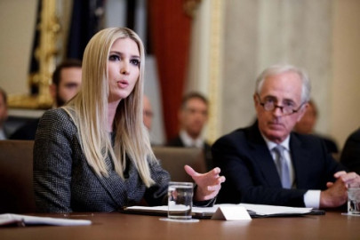 Ivanka viola reglas al enviar correos oficiales desde cuenta privada