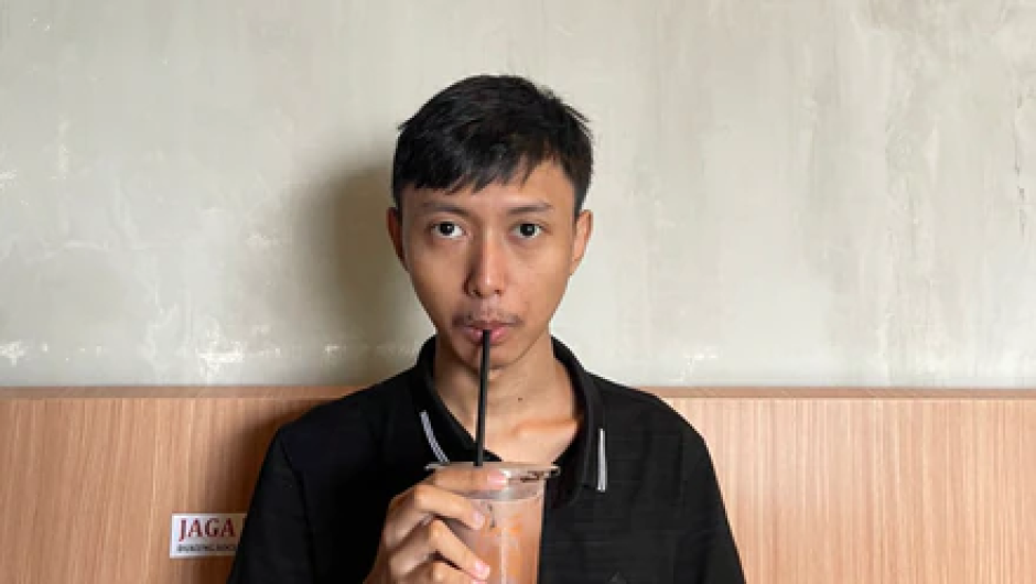 Joven se vuelve millonario tras vender selfies como galería de NFT’s