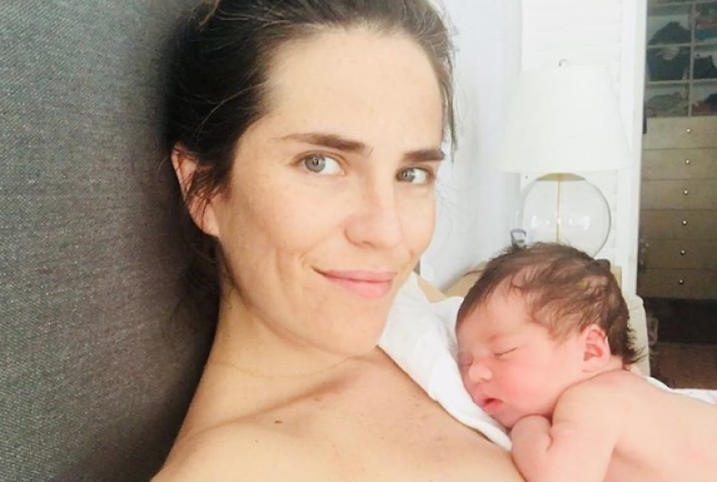 Karla Souza se estrena como mamá de embarazo “secreto”