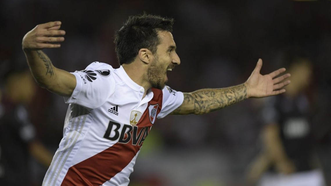 River saca ventaja ante Lanús