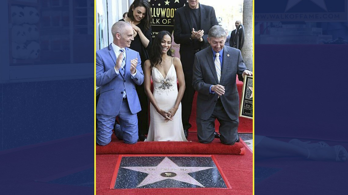 Zoe Saldaña recibe su estrella en el Paseo de la Fama de Hollywood 