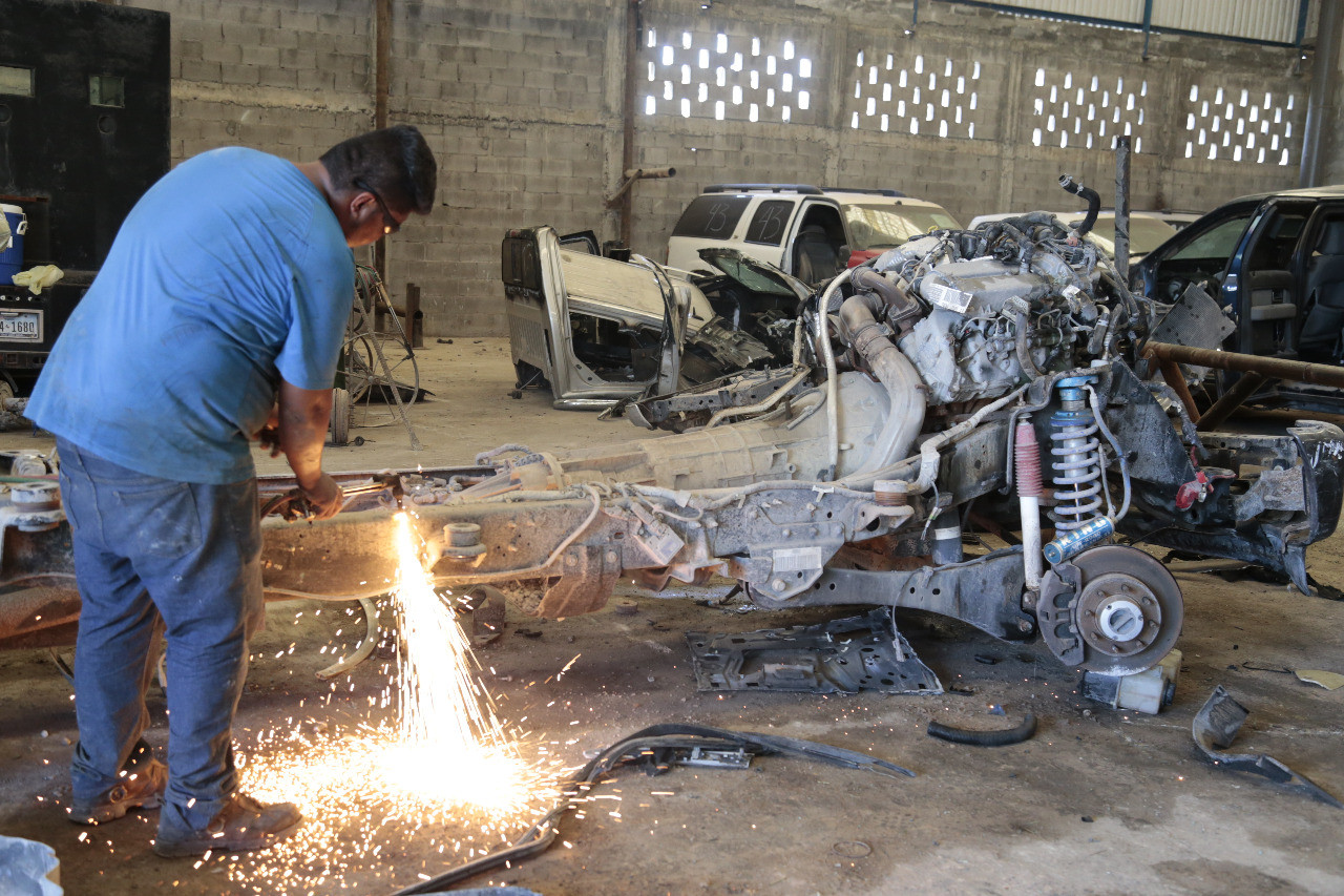 Destruyen 25 vehículos con blindaje artesanal en Tamaulipas