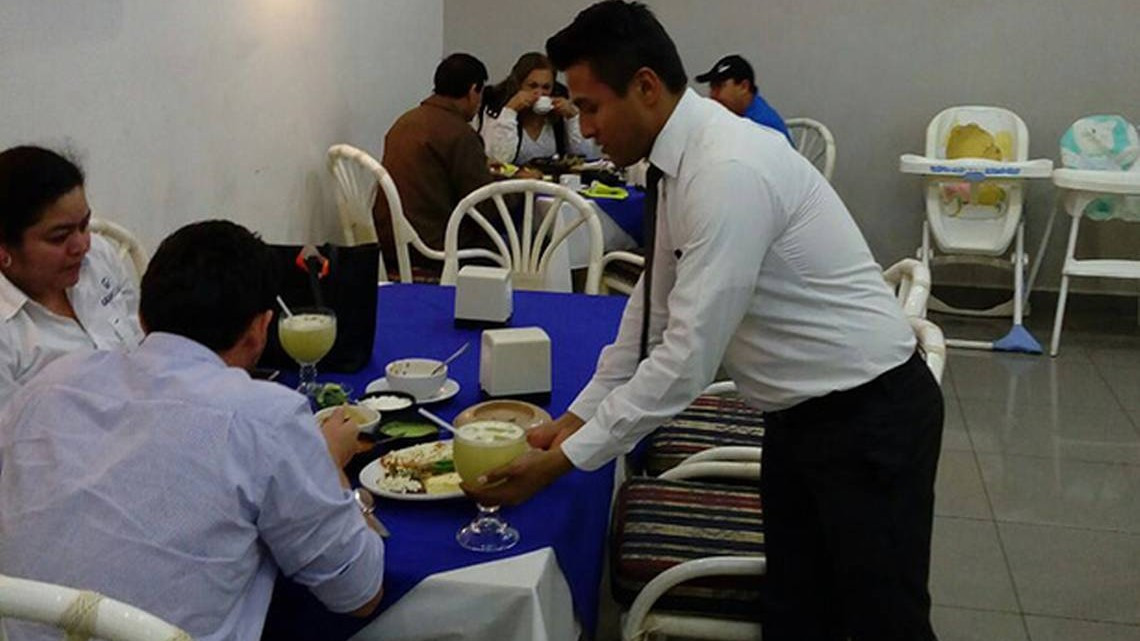 Restauranteros extreman medidas para subsistir durante la Pandemia