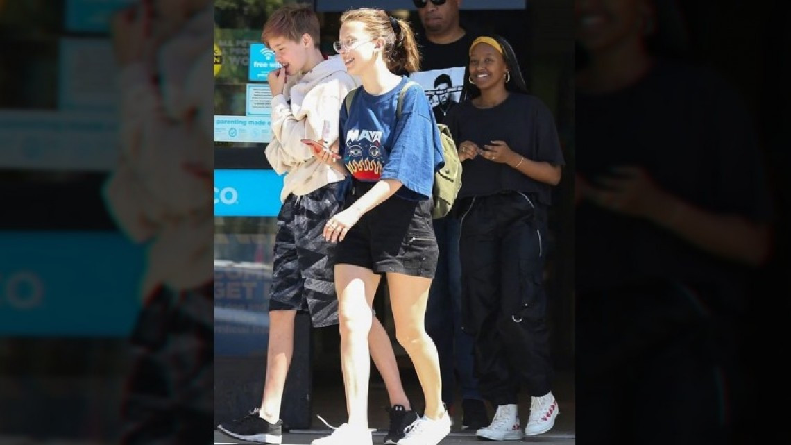 Millie Bobby Brown pasea por LA con los chicos Jolie-Pitt