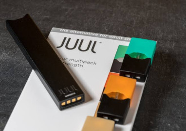 Juul pagará 40 mdd por demanda por promocionar sus productos con menores de edad