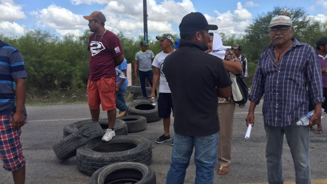 Bloquean pescadores carretera Matamoros-Victoria
