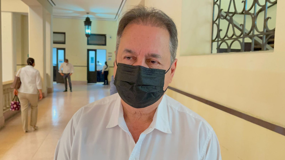 Pide Secretario de Educación reducir número de asistentes a graduaciones