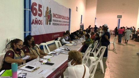 Entregan tarjetas de reposición del programa bienestar “65 y Más” 