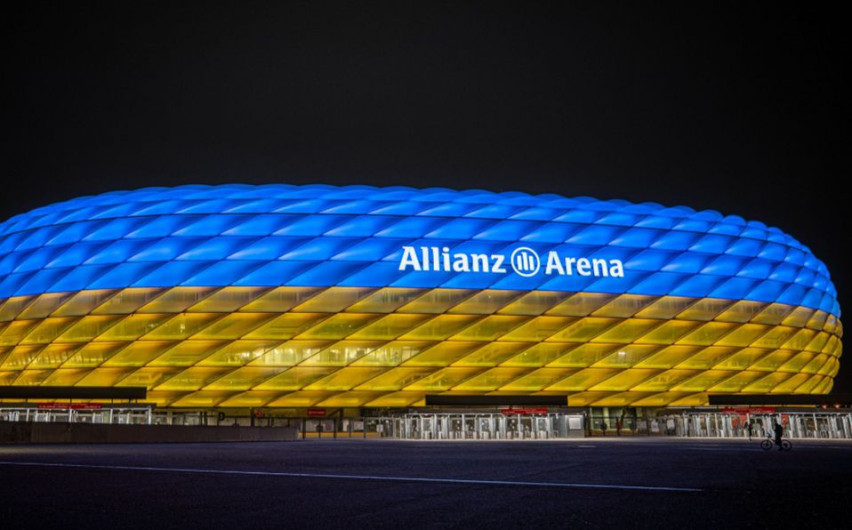 Bayern Múnich muestra su apoyo a Ucrania con iluminación en su estadio
