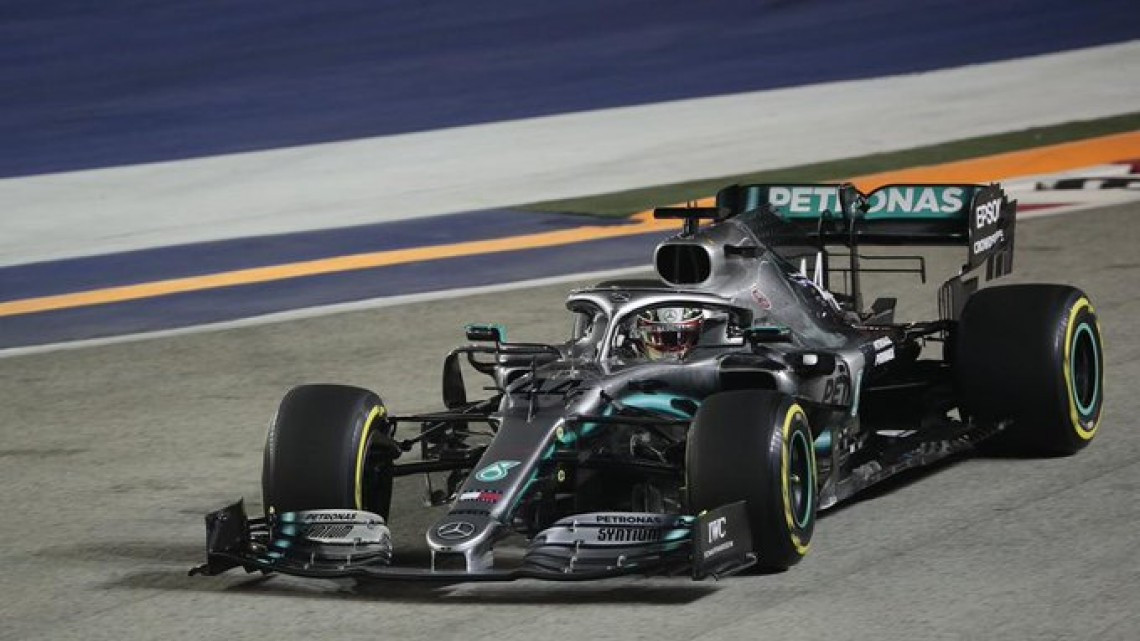Sebastian Vettel se lleva el GP de Singapur, Checo Pérez termina en la décimo novena posición 