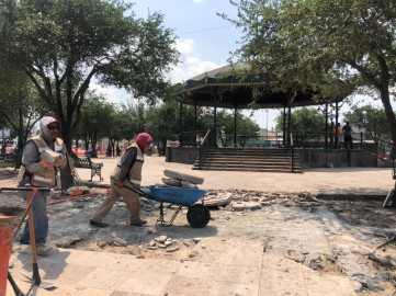 Repara Municipio daños en Plaza de la República 