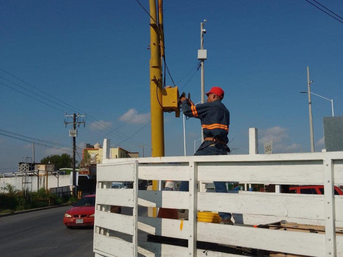 Fallan semáforos y lámparas por falta de mantenimiento de CFE