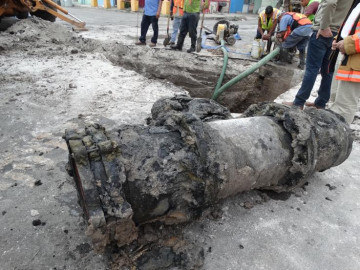 La mala práctica de verter la grasa al drenaje, daña tuberías y provoca fuga de aguas negras