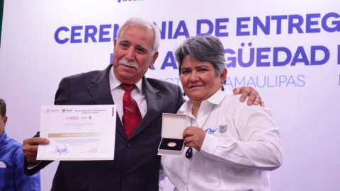 Reconoce Gobierno del Estado a trabajadores de salud con años de antigüedad