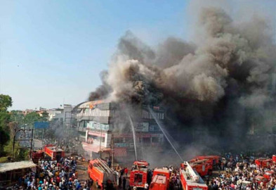 Al menos 19 muertos por incendio en edificio en India