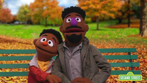 Integran dos personajes a Plaza Sésamo para hablar de racismo