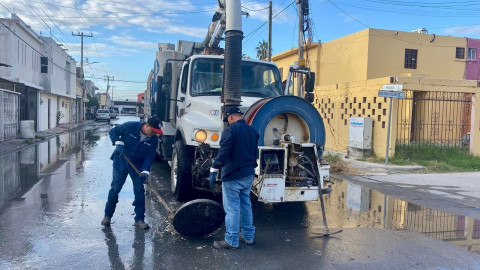 Atiende COMAPA reporte de sondeo de drenaje en La Cañada