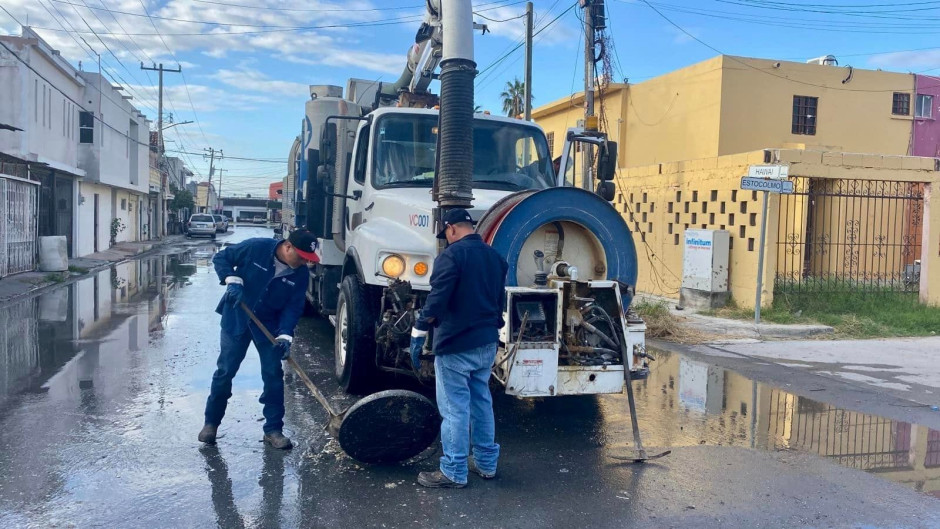 Atiende COMAPA reporte de sondeo de drenaje en La Cañada