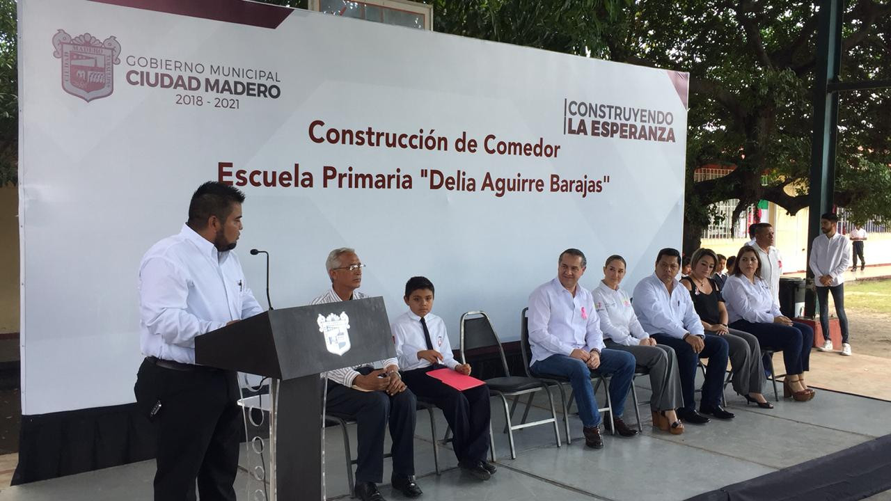 Adrián Oseguera emprende acciones para elevar la calidad en la educación