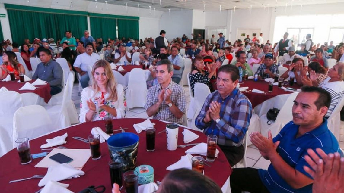 Convive Alcaldesa Maki Ortiz con trabajadores municipales