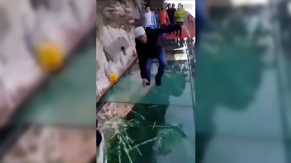 Hombre entra en pánico tras simulación en puente de Taihang