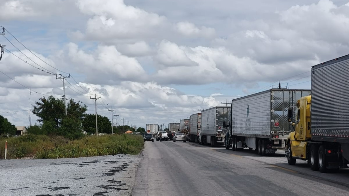 Agricultores tamaulipecos se suman a protesta nacional; bloquean la carretera Victoria–Matamoros