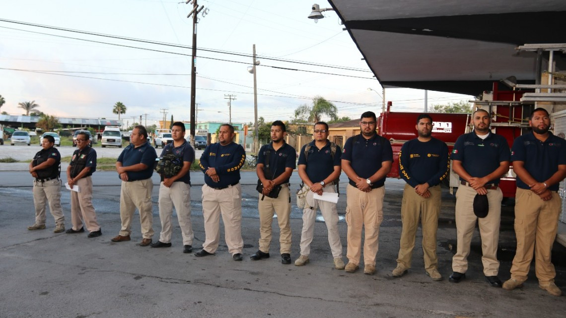 Reconocen a bombero por salvar a migrantes