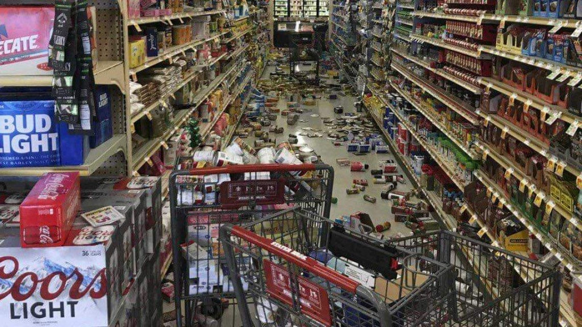 Afectaciones en carretera tras sismo de magnitud 7.1 en California 