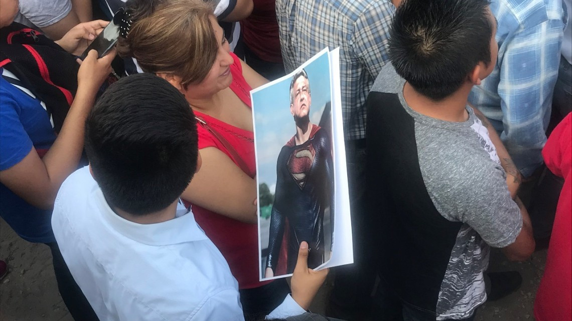 Promete López Obrador mayores oportunidades laborales y de educación para los jóvenes