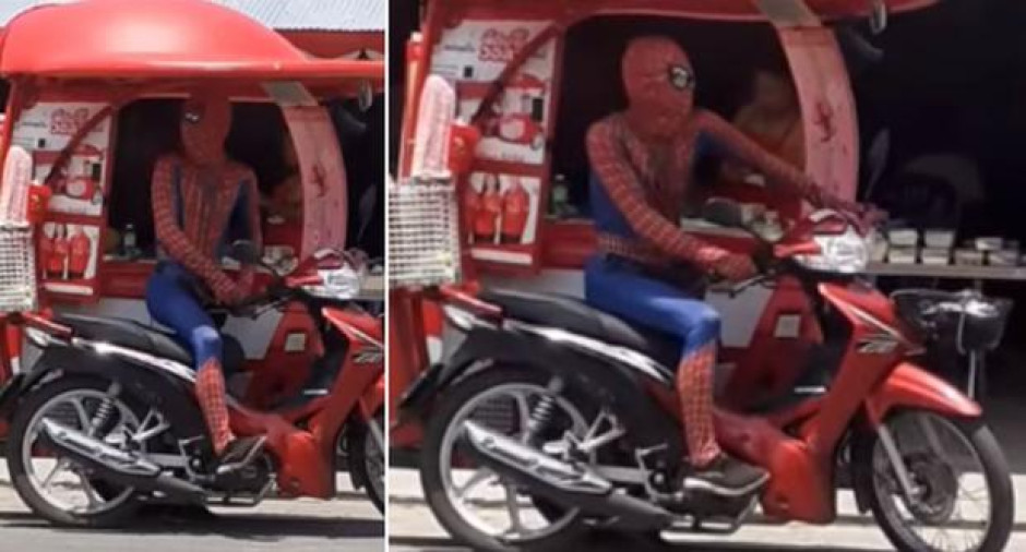 Se disfraza del Hombre Araña para vender helados