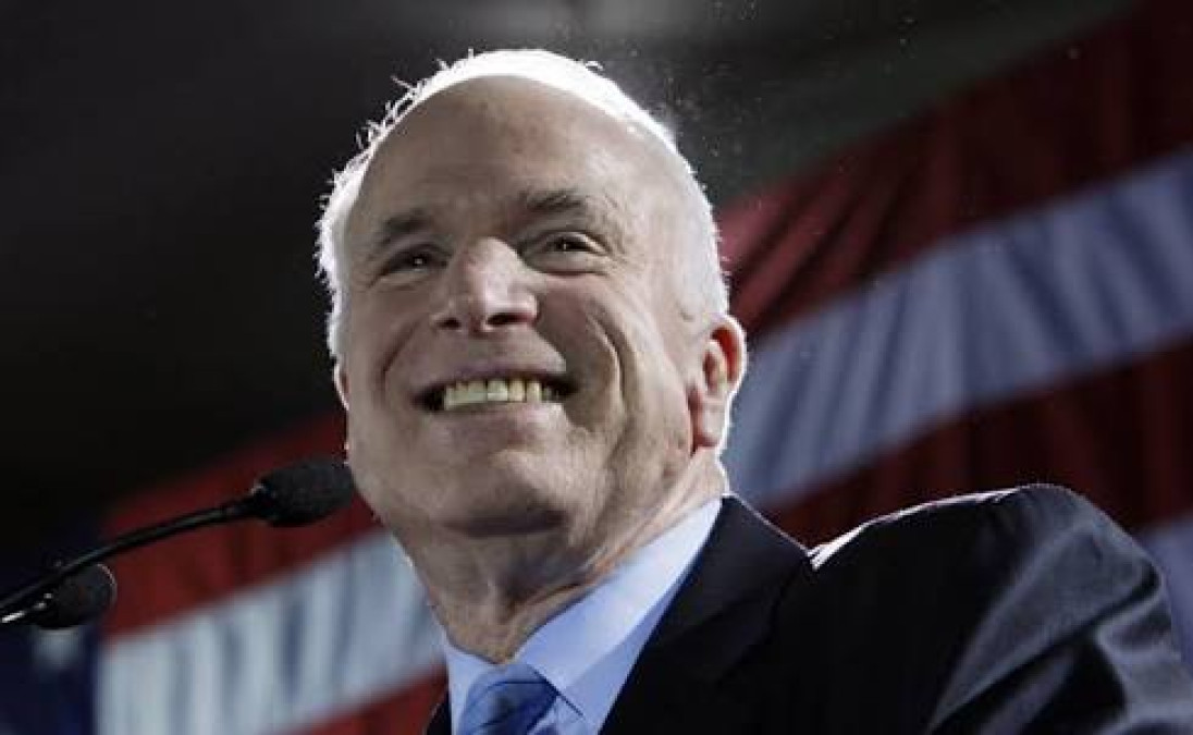 Fallece John McCain, senador republicano de EU