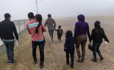 Familias migrantes detenidas en el sur de EU serán albergadas en Hoteles de Phoenix