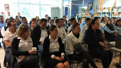 Reciben funcionarios cursos sobre conciencia vial