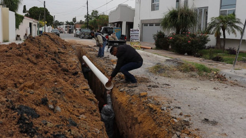 Rehabilita COMAPA drenaje sanitario en la colonia Petrolera