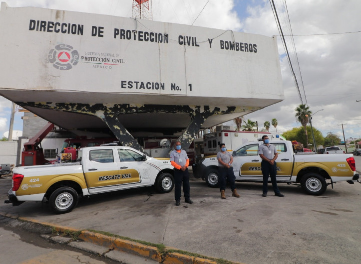 Alcalde entrega dos unidades a la Dirección de Protección Civil